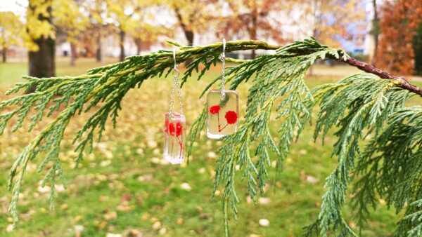 Boucles d'oreilles Bouquet de fleurs rouges – Image 2