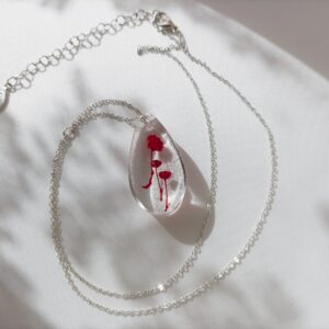 Collier chaîne "Goutte aux fleurs rouges"