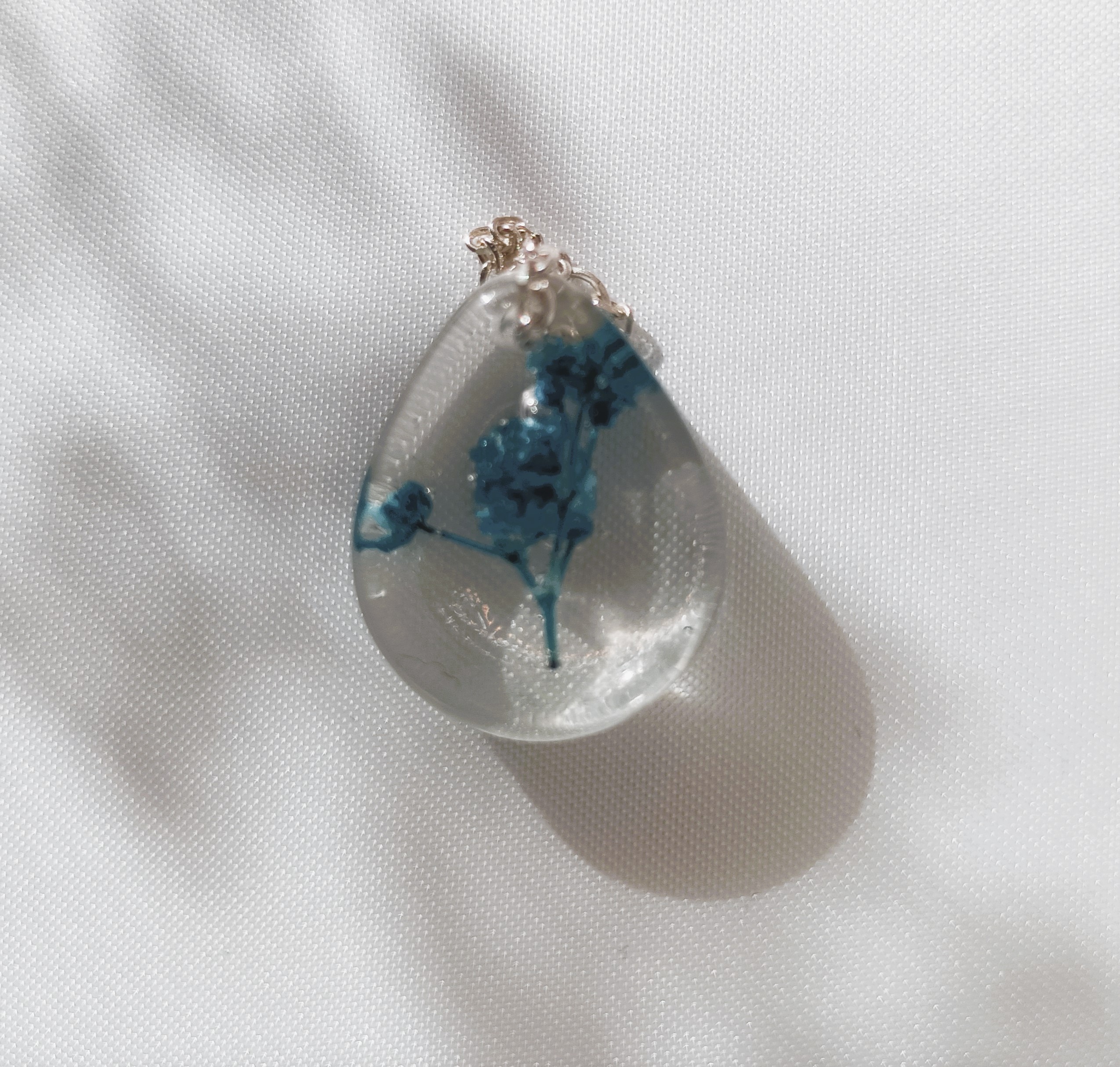 Collier chaîne "Goutte aux fleurs bleues" – Image 4
