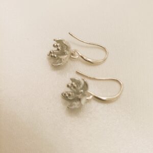 Boucles d'oreilles "Fleur en bouton" en argent – Image 2