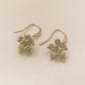 Boucles d'oreilles "Fleur en bouton" en argent – Image 3