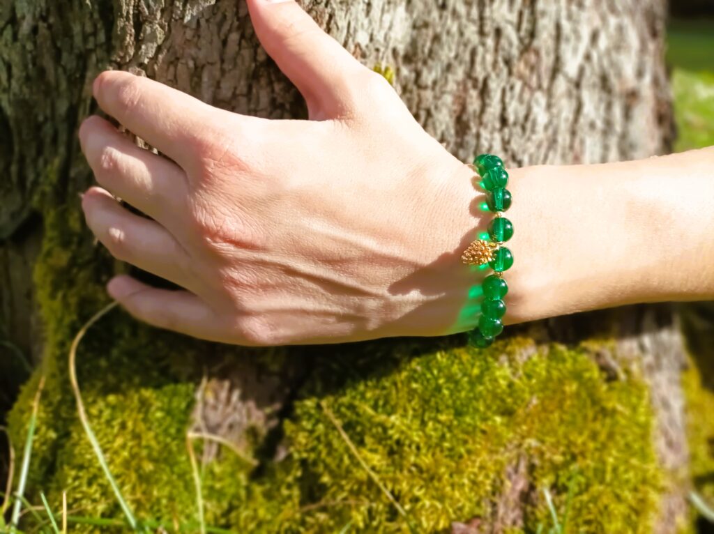 Bracelet en perles rondes "Nuances d'émeraude"