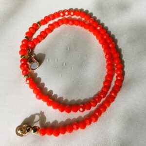 Collier en perles "Nuances de rouge" – Image 2