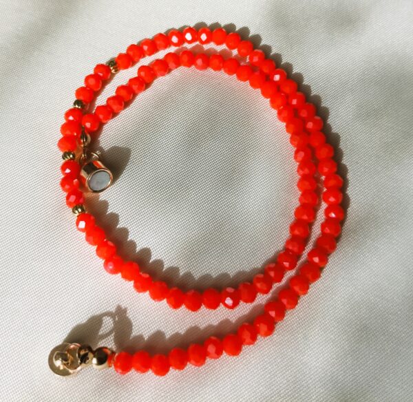 Collier en perles "Nuances de rouge" – Image 2