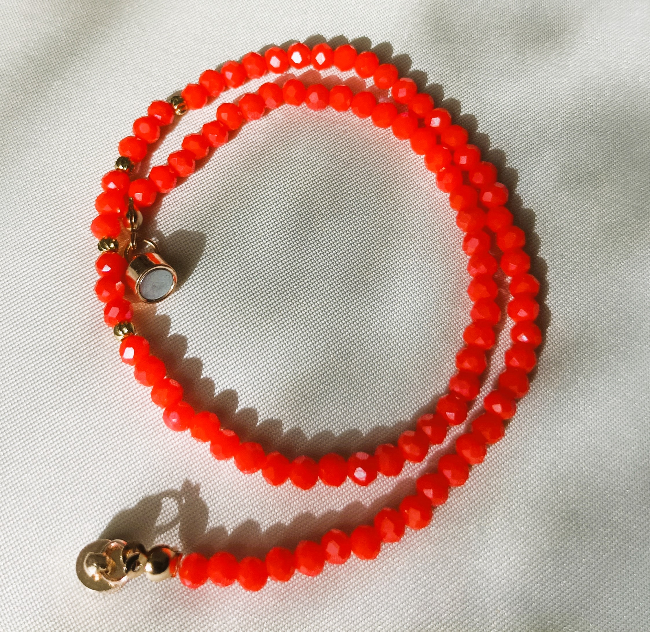 Collier en perles "Nuances de rouge" – Image 2