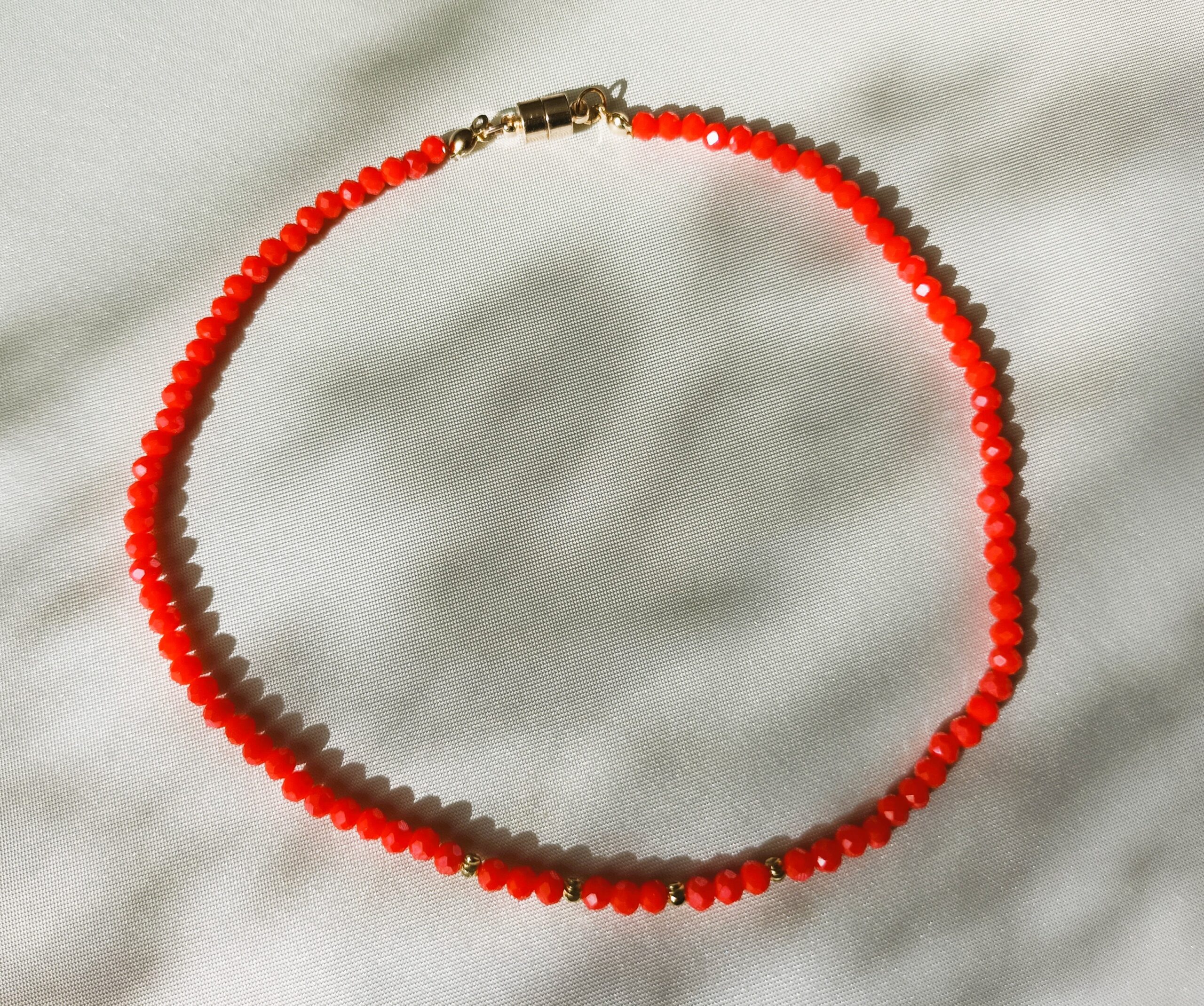 Collier en perles "Nuances de rouge" – Image 3