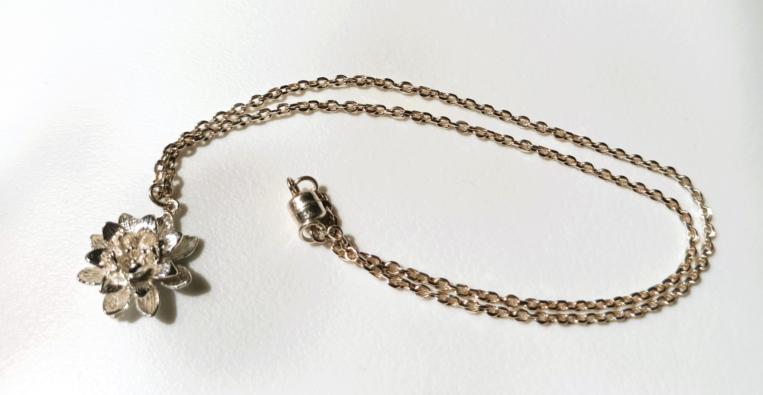 Collier chaîne "Fleur de Lotus" en argent – Image 3