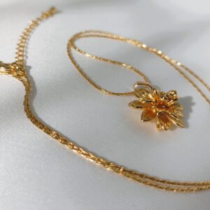Collier chaîne "Fleur de lotus" en Or 18K