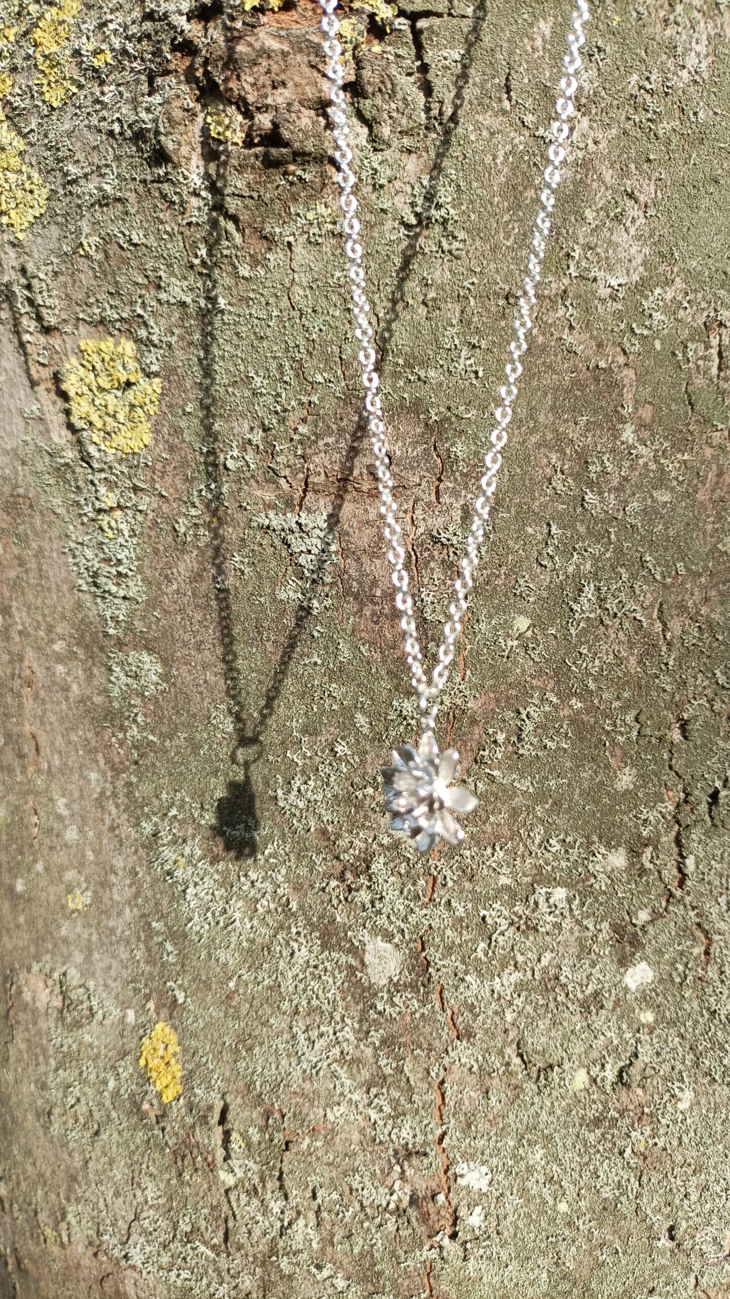 Collier chaîne "Fleur de Lotus" en argent – Image 1