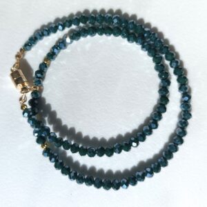 Collier court en perles "Nuances de gris"