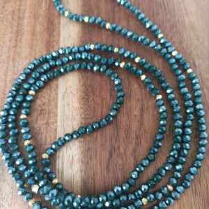 Collier long en perles "Nuances de vert"