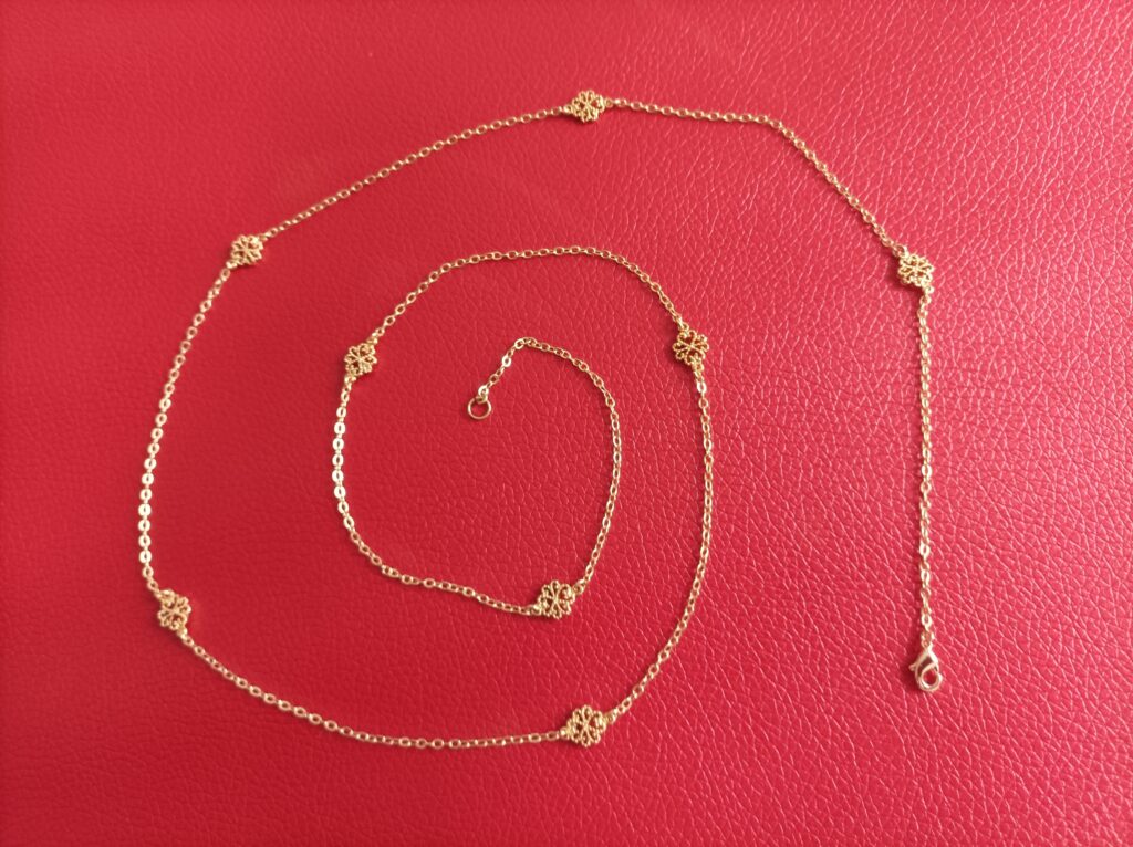 Collier long "Trèfle ajouré"