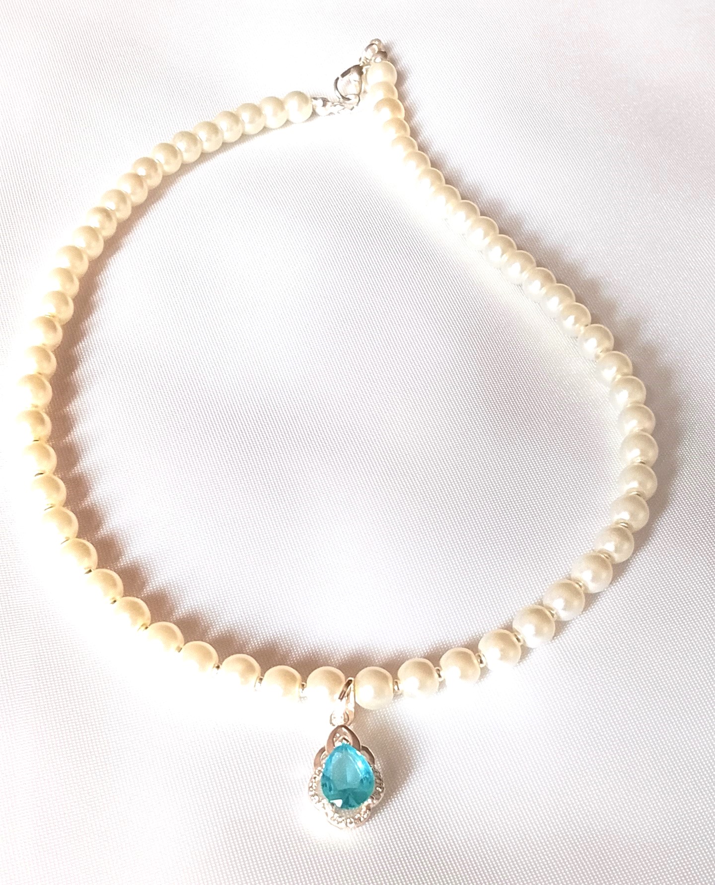 Collier court Bleu ciel en fleur – Image 1