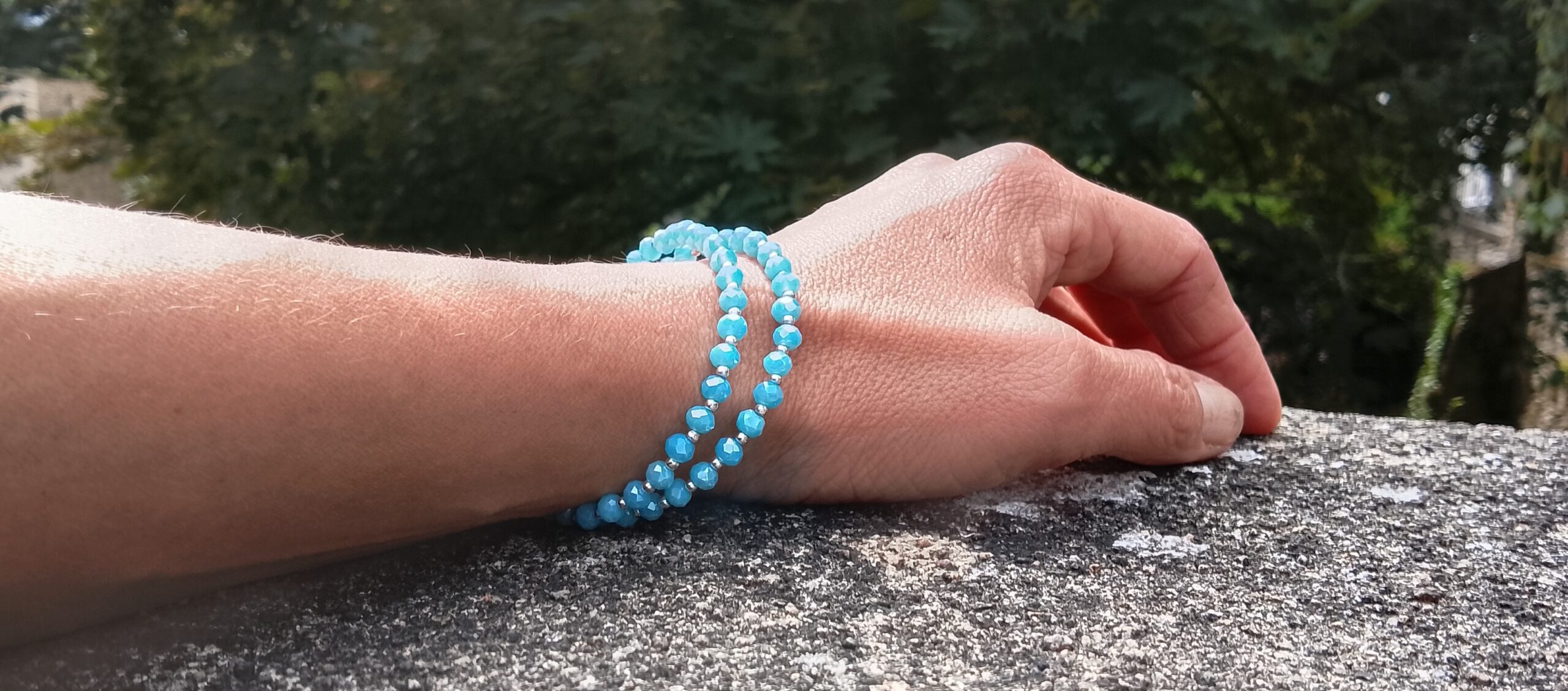 Bracelet en perles de cristal à deux rangs "Bleu Azur" – Image 1