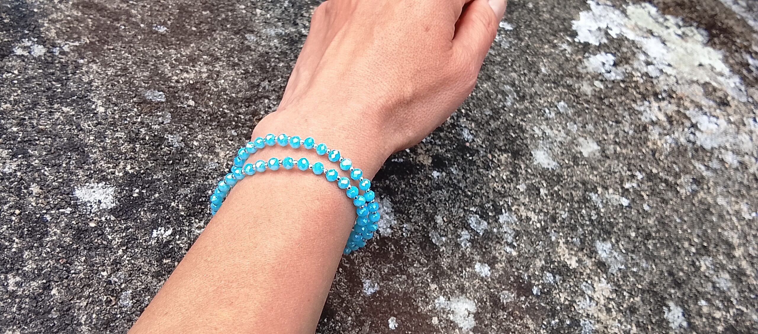 Bracelet en perles de cristal à deux rangs "Bleu Azur" – Image 2