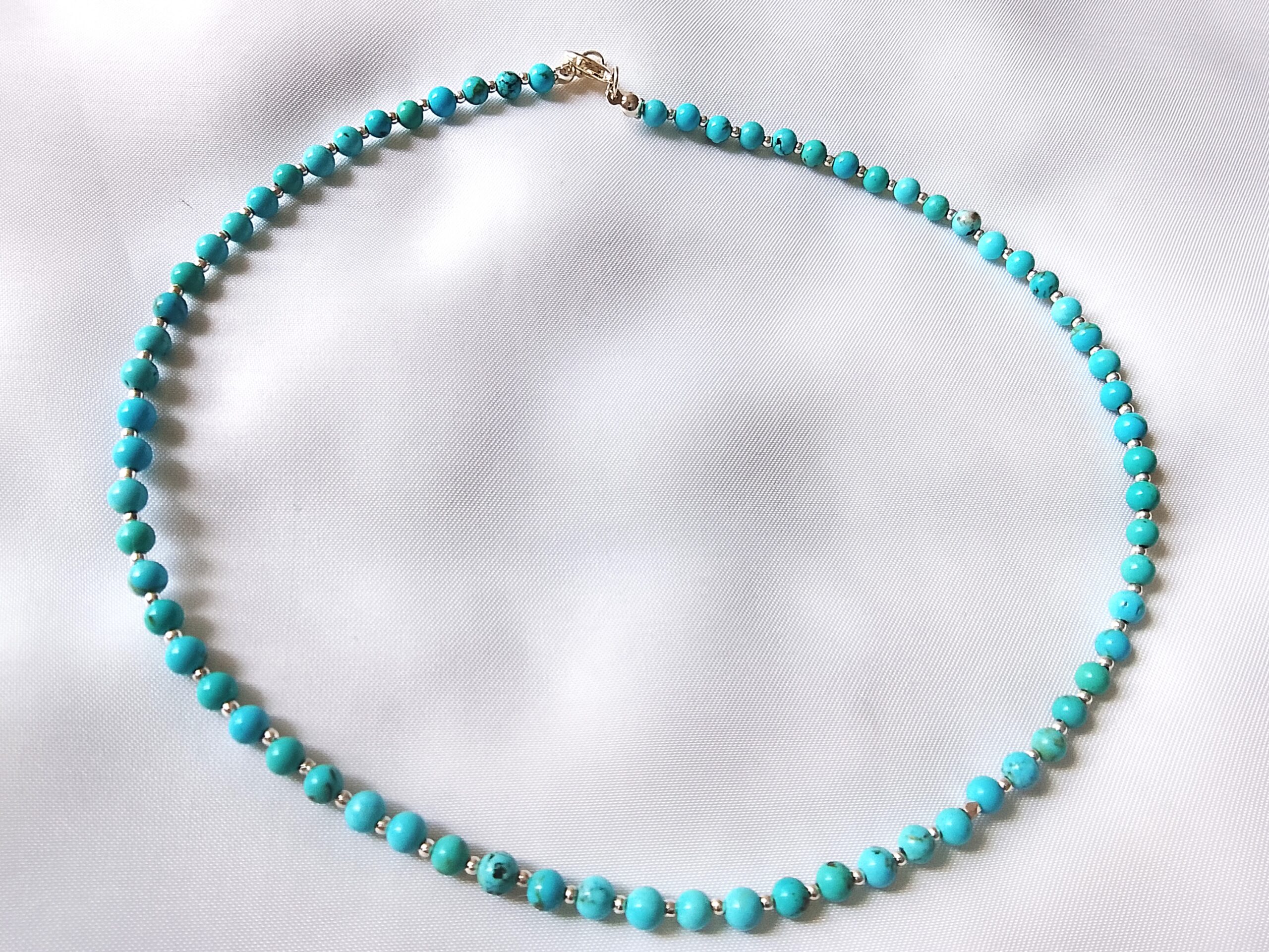 Collier ras de cou en pierres Turquoise