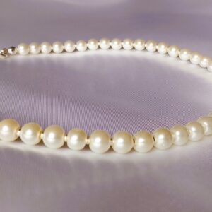 Collier court en perles blanches – Image 3