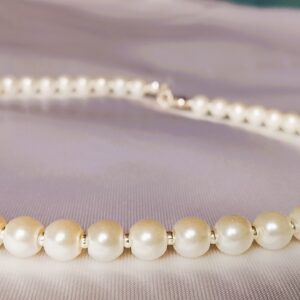 Collier court en perles blanches – Image 4