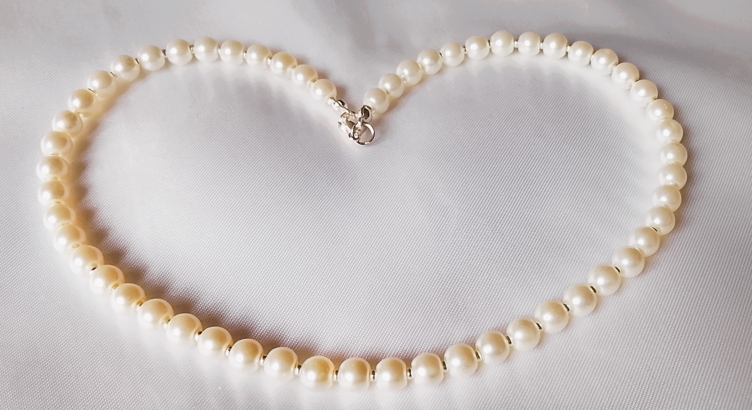 Collier court en perles blanches – Image 2